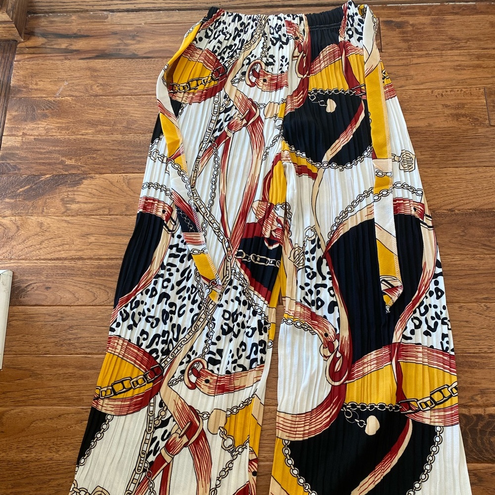 Stylish Wide Leg Pants with Chain Print